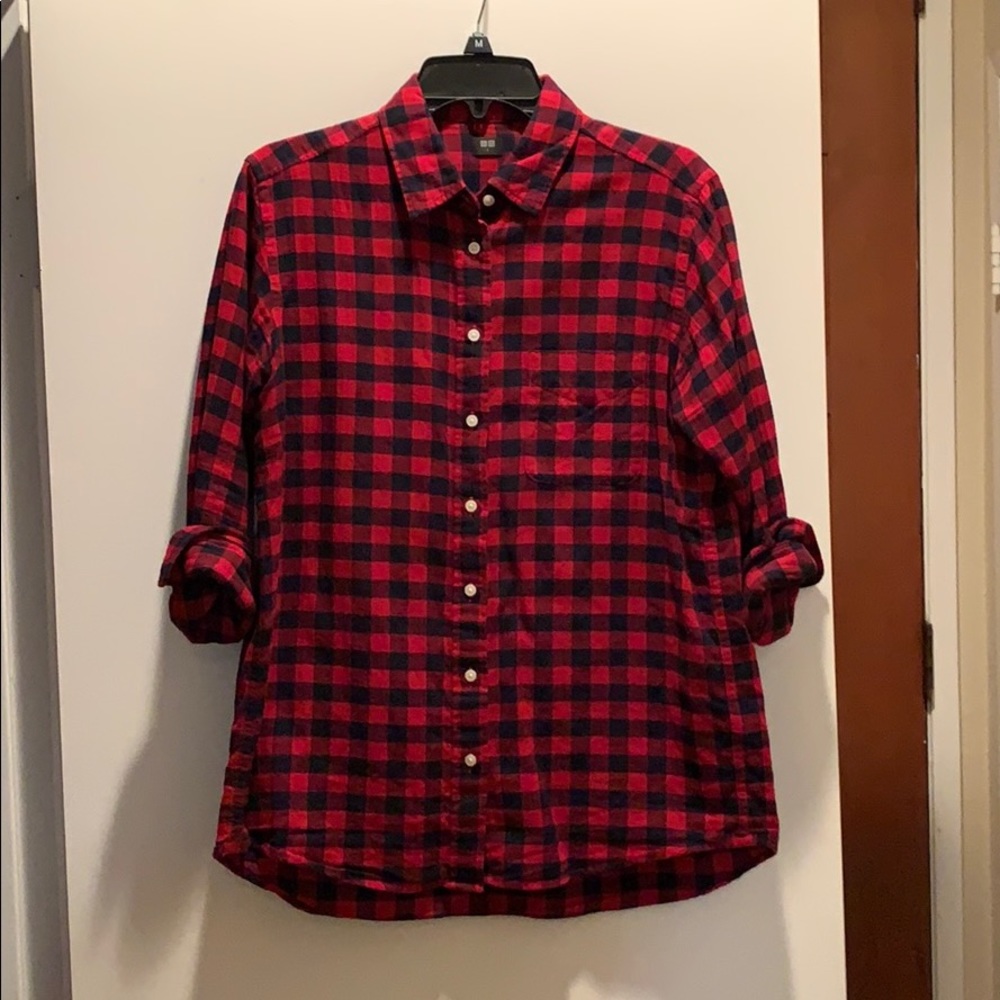 Uniqlo red plaid flannel button up shirt